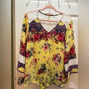 Plus size women’s Floral Patchwork V-Neck Top size 2x